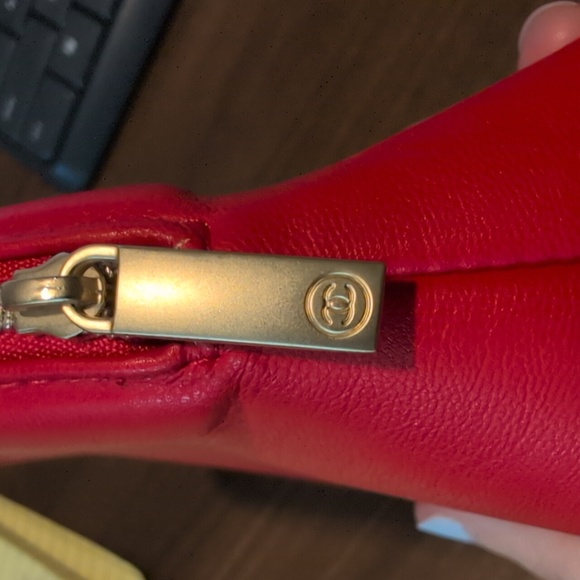 CHANEL Red Cosmetic Bag Luxurious Minimalist Design - Picture 6 of 8
